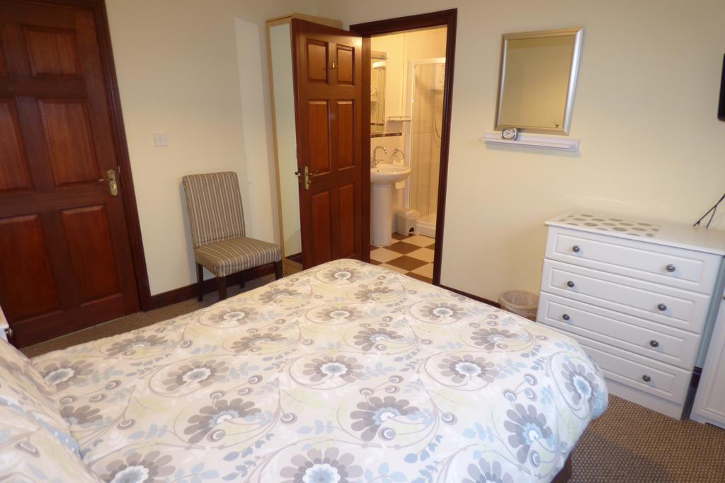 Ken-Mar House Bed And Breakfast Балимъни Стая снимка
