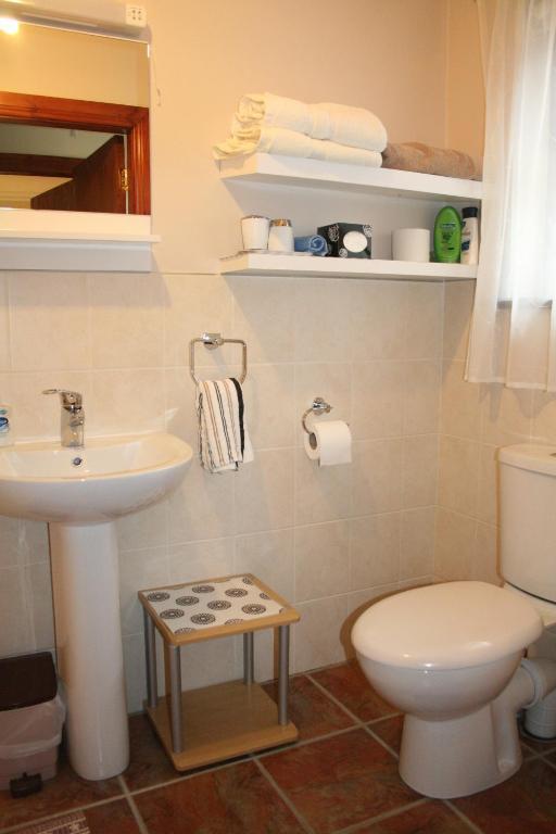 Ken-Mar House Bed And Breakfast Балимъни Екстериор снимка