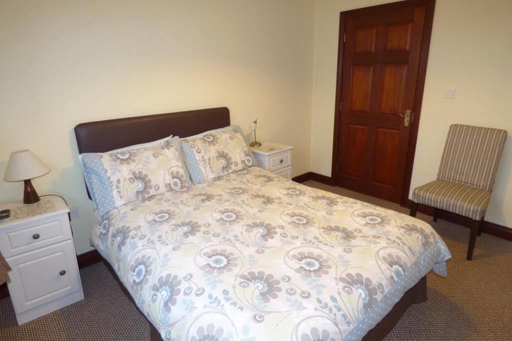 Ken-Mar House Bed And Breakfast Балимъни Екстериор снимка